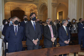 Asistenes a la misa de Lunes Santo de la Cofradía de los Estudiantes. Iglesia de San Agustín. Abril de 2022