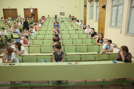 Examen en el aula Magna de la Facultad de Económicas y Empresariales. Olimpiada Española de Economía, Fase Nacional. Málaga. Junio de 2015