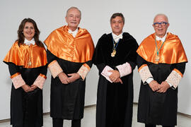 Retrato de grupo previo a la investidura de Jorge Martínez-Vázquez como Doctor "Honoris Causa" por la Universidad de Málaga. Edificio del Rectorado. Julio de 2025