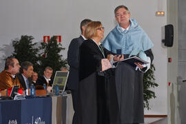 Entrega de la insignia al mérito en el trabajo. Acto Conmemorativo de los 40 años de la Universidad de Málaga. Escuela Técnica Superior de Ingeniería Informática. Diciembre de 2012