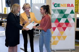 Entrega de diploma. Clausura del programa "Genera". Edificio "The Green Ray". Junio de 2019