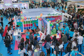Estands de las facultades de Ciencias de la Salud y Comercio y Gestión. Jornadas de Puertas Abiertas de la Universidad de Málaga. Complejo Polideportivo Universitario. Marzo de 2017