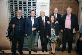 Foto de grupo. Inauguración de la placa conmemorativa de la Casa Natal de Eugenio Chicano. Málaga. Octubre de 2017