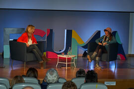 Cristina Mena "Dialogando" con Raquel Haro sobre "cómo convertir tus dramas en una bonita historia". Facultad de Psicología y Logopedia de la Universidad de Málaga. Febrero de 2022