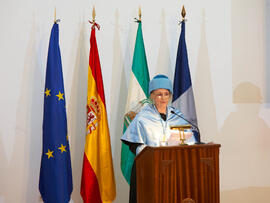 Investidura como Doctora "Honoris Causa" de D.ª Victoria Atencia García. Paraninfo. Diciembre de 2011