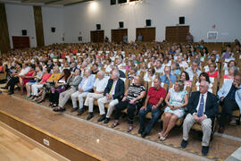 Asistentes al acto de graduación y clausura del curso del Aula de Mayores de la Universidad de Málaga. Paraninfo. Junio de 2017