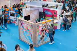 Estand de la facultad de Bellas Artes. Jornadas de Puertas Abiertas de la Universidad de Málaga. Complejo Polideportivo Universitario. Marzo de 2017
