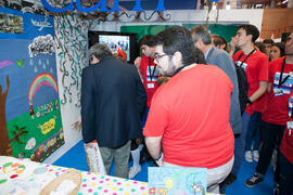 José Ángel Narváez en el estand del Centro de Magisterio "María Inmaculada". Jornadas de Puertas Abiertas de la Universidad de Málaga. Complejo Polideportivo Universitario. Abril de 2016