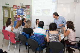 Cata de aceite. Seminario "Emprende 21". Mesa redonda "Emprendimiento femenino en la gastronomía". Facultad de Ciencias Económicas y Empresariales. Octubre de 2016