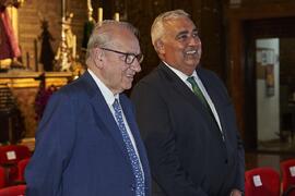 Alfonso Guerra y Antonio Ramírez de Arellano. Apertura del Curso Académico 2022/2023 de la Universidad de Sevilla y entrega de su medalla de oro a la Universidad de Málaga. Iglesia de la Anunciación, Sevilla. Septiembre de 2022