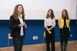 Macarena Parrado presenta el seminario "Emprende 21" con Míriam García y Sara Carmona. Paraninfo. Noviembre de 2017