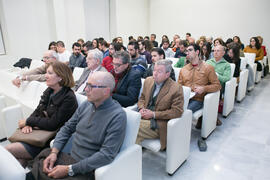 Asistentes a la conferencia "El tiempo del Quijote", del Catedrático de Historia Económica Juan Francisco Zambrana. Sala de Conferencias del Museo Carmen Thyssen. Marzo de 2016