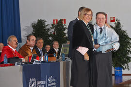 Entrega de la insignia al mérito en el trabajo. Acto Conmemorativo de los 40 años de la Universidad de Málaga. Escuela Técnica Superior de Ingeniería Informática. Diciembre de 2012