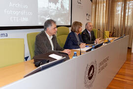 Joaquín Canca, Adelaida de la Calle y Javier Ramírez en la presentación del Archivo Fotográfico Histórico de la UMA. Rectorado. Febrero de 2015