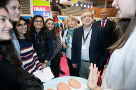 José Ángel Narváez en el estand de la Facultad de Medicina. Jornadas de Puertas Abiertas de la Universidad de Málaga. Complejo Polideportivo Universitario. Abril de 2016
