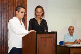 Intervención de los alumnos Valerio Ciruelo y Hazel Susan Harrison. Graduación en el CIE de la Universidad de Málaga. Centro Internacional de Español. Agosto de 2014