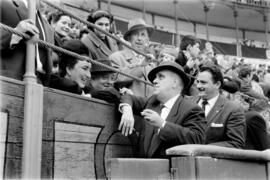 Málaga. D. José Mena con D. Manolo Morán en la Plaza de toros de la Malagueta. Febrero de 1963