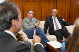 Elías Bendodo y Hamid Al-Naimiy en la reunión posterior a la firma del convenio con la Universidad de Sharjah, Emiratos Árabes. Palacio de la Marina. Noviembre de 2015