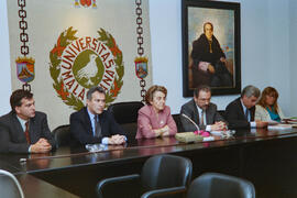 Entrega de trabajos a la Consejera de Educación, Inmaculada Romacho. Málaga. Mayo de 1995