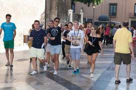 Visita guiada por el centro histórico. Olimpiada Española de Economía, Fase Nacional. Calle Santa María. Málaga. Junio de 2015