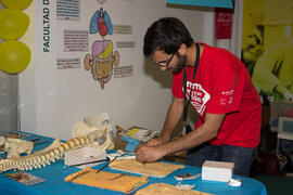 Estand de la Facultad de Medicina. Jornadas de Puertas Abiertas de la Universidad de Málaga. Complejo Polideportivo Universitario. Abril de 2015