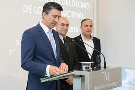 Miguel Ángel Conejo, Elías Bendodo y Eugenio José Luque en la presentación del décimo de lotería conmemorativo del 50 Aniversario de la Facultad de Económicas. Diputación Provincial de Málaga.Facultad de Ciencias Económicas y Empresariales. Abril de 2016