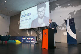 Antonio María Lara. Conferencia "Dialogando" con Manu Sánchez. Complejo de Estudios Sociales y Comercio. Enero de 2018