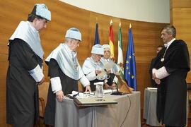 Investidura como "Doctores Honoris Causa" de Antonio García Berrio y Pilar Palomo Vázquez por la Facultad de Filosofía y Letras de la Universidad de Málaga. Edificio del Rectorado. Junio de 2024